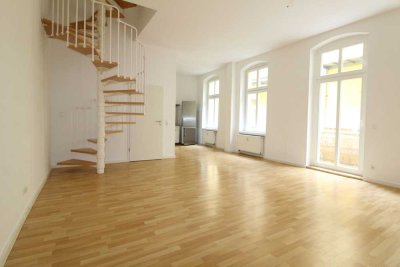 Helle Maisonettewohnung im Hinterhaus mit EBK und Balkon!