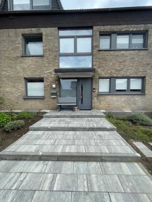 Geräumige DG-Wohnung in einem sehr sehr gepflegten MFH in schöner Lage