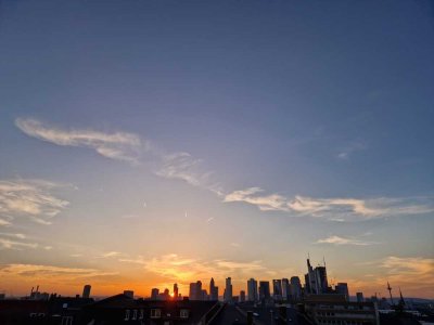 2-Zimmer Dachgeschosswohnung mit großer Wohnküche in Sachsenhausen nähe Henningerturm