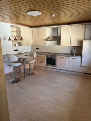 1000 € - 107 m² - 4.0 Zi.

optimal für ein bis zwei Personen 
Haustiere erlaubt