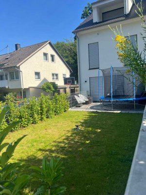 Raumwunder-Großzügiges Einfamilienhaus /  Reihenendhaus in Wiesbaden-Rambach