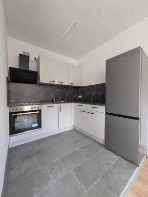 Stilvoll modernisiert: 3-Raum-Wohnung mit Einbauküche möglich