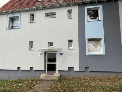 Klein und fein..., 2 Zimmer Wohnung in der City im Angebot, mit Laminat und Tapete.