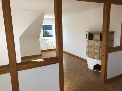 Sehr hübsche, sonnige 2-Zi-DG-Wohnung mit EBK in Rommelshausen