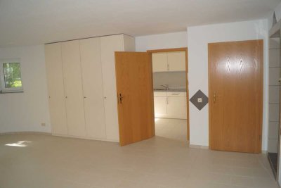 1-ZBK-Wohnung, sep. Küche u. Duschbad, teilmöbliert, von Privat ab 1.  Nov. ggfs. früher