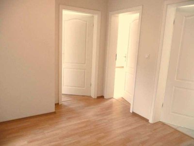 ***Nur 12 Min. bis Wü.- Zentrum. Neuwertige, moderne helle DG-Wohnung . Zum Wohlfühlen!!***