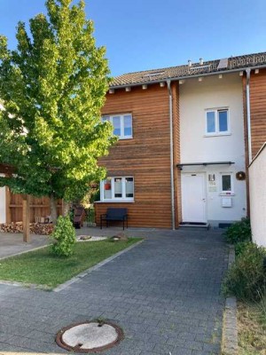 Provisionsfreies helles Reiheneckhaus im gehobenen Stil mit Kachelofen