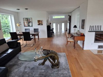 Gehobenes und großzügiges Wohnen im Zweifamilienhaus in Rheinbach-Merzbach inkl. Garage!