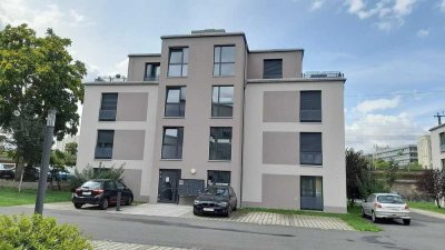 Top-Apartment mit EBK, PKW-Parker und großer Dachterrasse