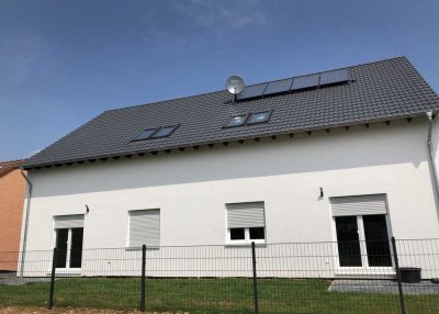 Attraktive 4-Zimmer-Doppelhaushälfte mit EBK in Parsberg Lupburg