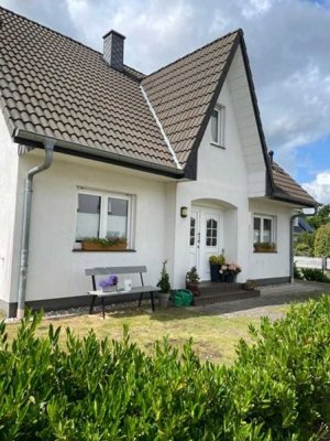 Schönes und modernes Einfamilienhaus - Kamin - große Terrasse - beliebte Lage