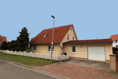 Gepflegtes EFH mit viel Platz, neuer Heizung, Garage und Garten in ruhiger Lage !