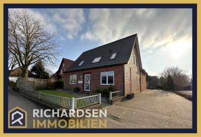 Zwei Immobilien mit drei vermieteten Wohneinheiten auf zentralem Grundstück sowie in zweiter Reihe