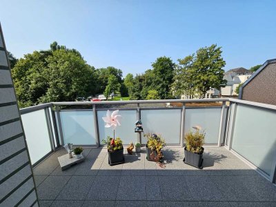 Helle, modernisierte Wohnung mit Balkon und Blick ins Grüne