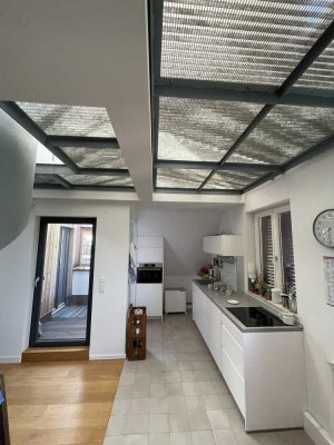 4,5-Raum-DG-Wohnung mit Studio mit EBK in SHA Ost