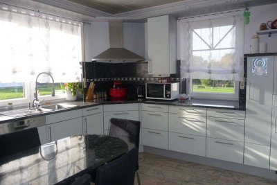 Schickes und großzügiges Einfamilienhaus mit Einliegerwohnung, moderne Einbauküche, komfortable Dopp