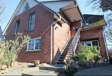 Komfortables Wohnen im Obergeschoss mit privater Außenfläche