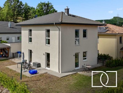 Baujahr 2017! Energieeffiziente Stadtvilla mit schönem Garten und hochwertiger Ausstattung