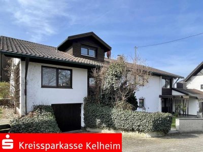 Großzügiges Einfamilienhaus mit separater Wohnung und Garagen in Rudelzhausen zu Verkaufen