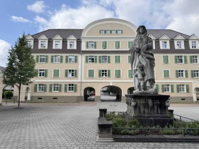 2-Zimmer-Wohnung mit sonnigem Balkon in den Neuen Hofgärten - Moderner Altbaucharme