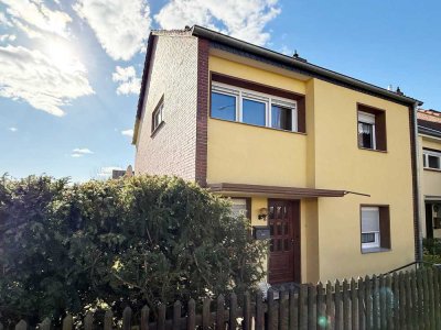 Reihenendhaus auf Eckgrundstück mit 3 Garagen und ruhigem Garten in beliebter Wohnlage von Helmstedt