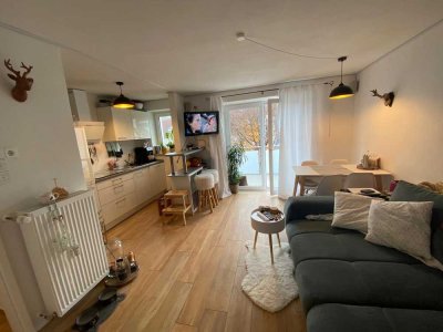 Helle, vollständig renovierte 2-Zimmer-Wohnung mit Balkon und EBK in Landshut-Achdorf