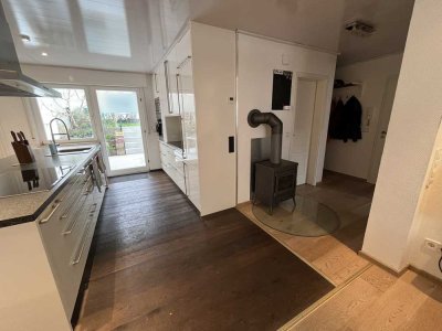 Sanierte Maisonette-Wohnung mit fünf Zimmern, Garten und Einbauküche in Dossenheim