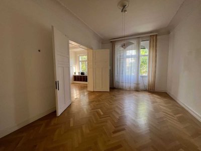 Großzügige Altbauvilla / großes Grundstück/ große Garage