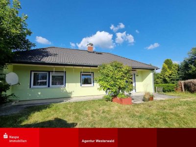 Nähe Montabaur: Bungalow mit Garage, Garten und Carport in ruhiger Ortsrandlage