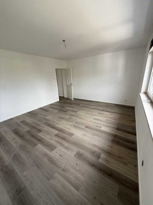 Stilvolle, sanierte 4-Raum-Maisonette-Wohnung mit gehobener Innenausstattung mit Balkon in Hürth