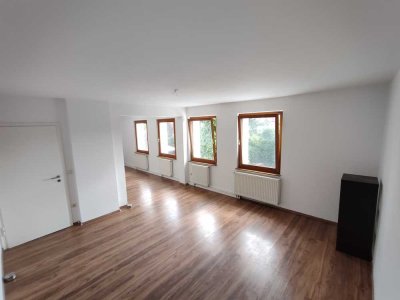 850 € - 100 m² - 4.0 Zi.