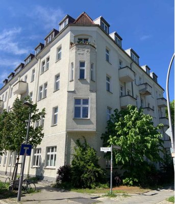 Kapitalanleger, aufgepasst, charmante Altbauwohnung, sofort bezugsfertig, provisionsfrei !