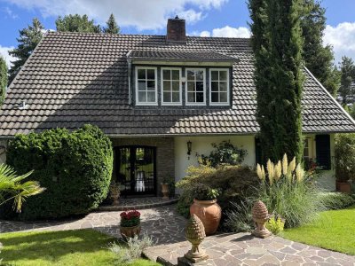 Mediterrane Landhaus-Villa mit Pool & Jacuzzi. Lassen Sie sich von der Aura dieses Hauses verzaubern