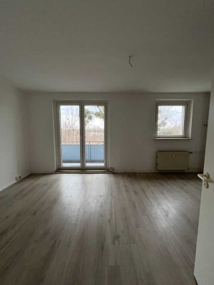 helle 4-RW - Wohnzimmer mit offener Küche -  Balkon - Bad mit Wanne - Aufzug - PKW-Stellplatz
