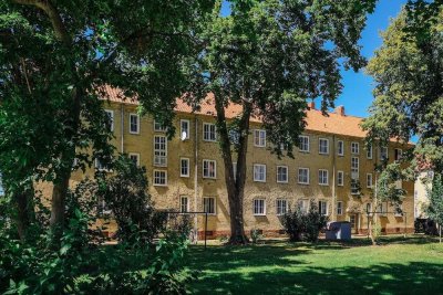 Einziehen und wohlfühlen: Zentrale 3-Zimmer-Wohnung //1.OG. li.