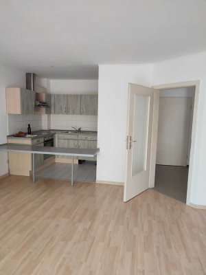 2-Raumwohnung mit EBK und kleinem Garten