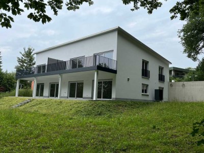 Erstbezug! 3-Zimmer Wohnung im Souterrain mit großem Garten in gehobener Wohnsiedlung von Mainburg!