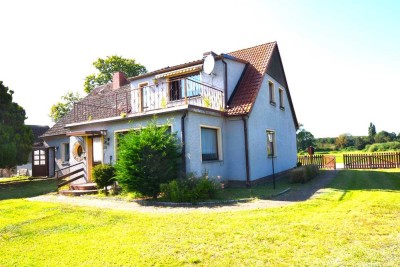 Zwei Wohnhäuser auf einem Grundstück zwischen Schloss und Ostsee-Lagune Stettiner Haff