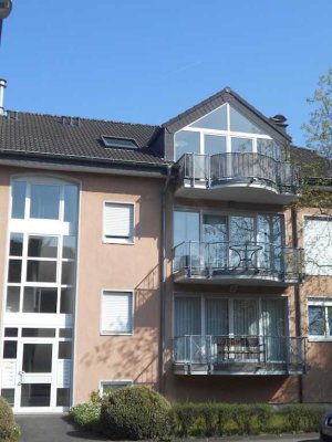 Charmante Zwei-Zimmer-Wohnung mit großer Terrasse und Garten