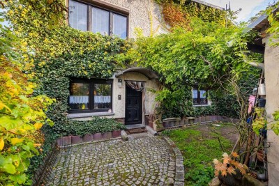 Gemütlich und wohnlich: Mit Kamin/Ofen, Innenhof, Terrasse u.v.m.: Einfamilienhaus in Rüdersdorf