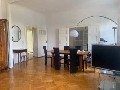 Eleganter Altbau 3-Zimmerwohnung mit Einbauküche & Gartennutzung