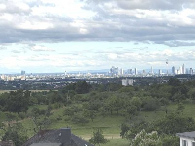 Skyline-Blick ! gepfl. 3-Zimmer-Wohnung mit Balkon