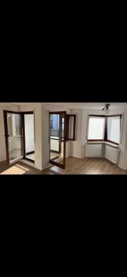 Erstbezug nach Sanierung mit Einbauküche und Balkon: exklusive 1-Zimmer-Wohnung in Sindelfingen