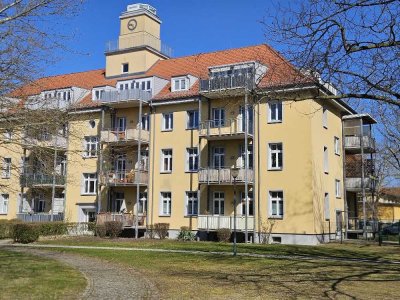 Großzügige 2 Zimmer DG-WHG, Galerie, große Terrasse, Parkett, EBK,  KFZ-Stp.