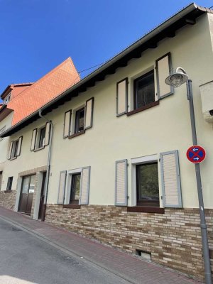 Kernsaniertes Wohnhaus mit EBK zu vermieten