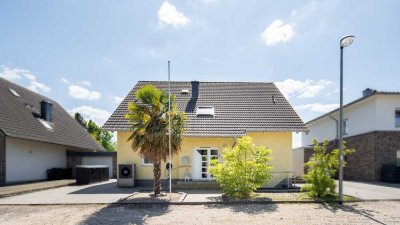 Lichtdurchflutetes modernes Ein- oder Zweifamilienhaus mit traumhafter Gartenanlage in Euskirchen