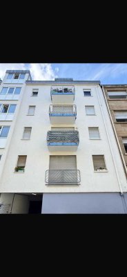 Stilvolle, geräumige und vollständig renovierte 1-Zimmer-Wohnung mit Balkon, Abstellraum in Mannheim