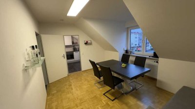 Stilvolle 3-Raum-Dachgeschosswohnung ab 01.06. verfügbar mit gehobener Innenausstattung in Augsburg