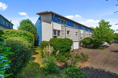 Ruhig & zentral wohnen – stilvolles Reiheneckhaus mit Südterrassen, Garten & Stellplätzen