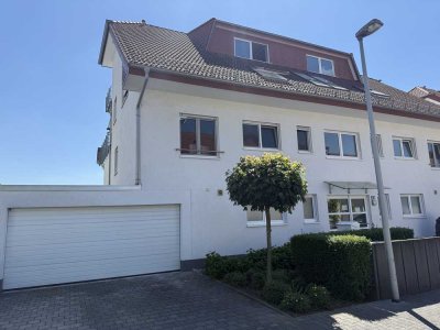 Exklusive Erdgeschosswohnung: 3 Zimmer, Garten & Garage